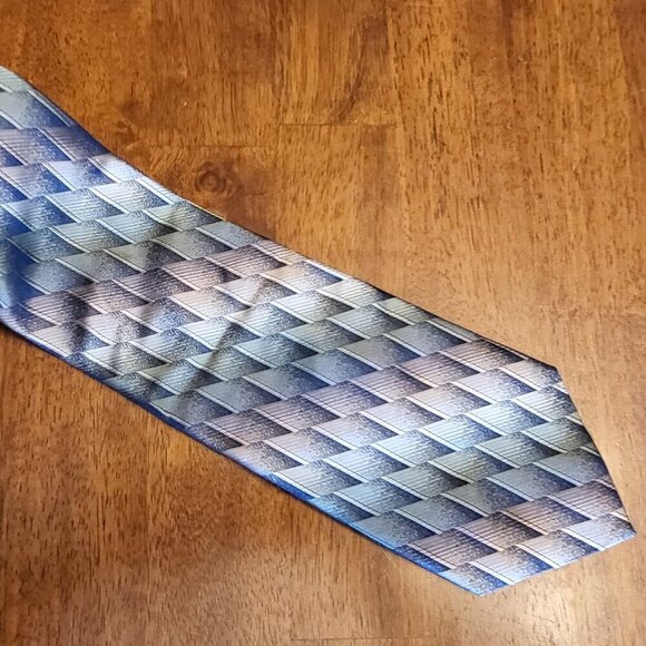 Crazy Horse ~ Geometric Necktie ~ New Condition - Picture 2 of 9